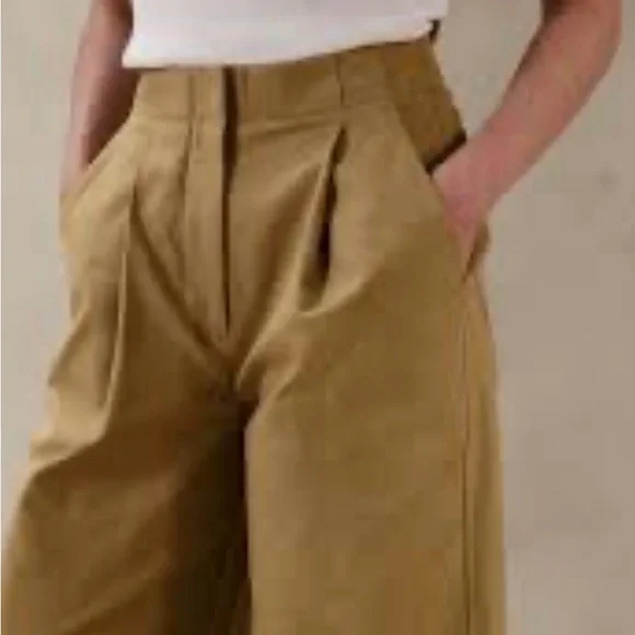 Banana republic - Picture 1 of 4